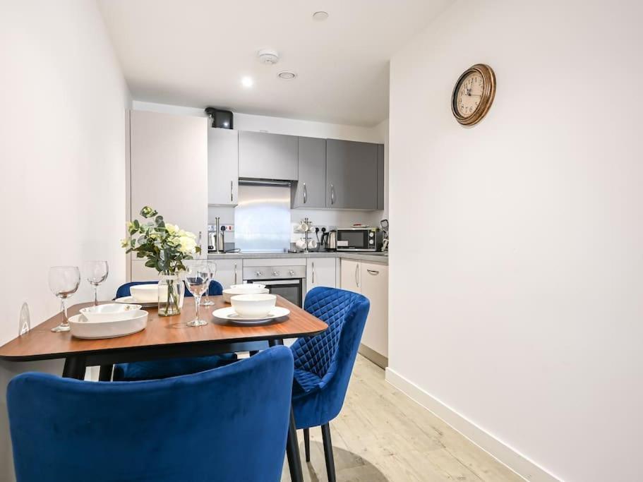 Stylish & Spacious Salford Quays One Bedroom High Floor Apartment With Balcony Mánchester Exterior foto