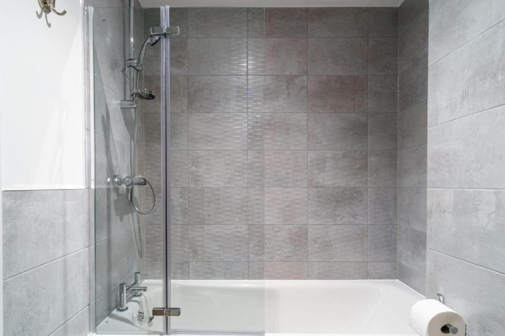 Stylish & Spacious Salford Quays One Bedroom High Floor Apartment With Balcony Mánchester Exterior foto