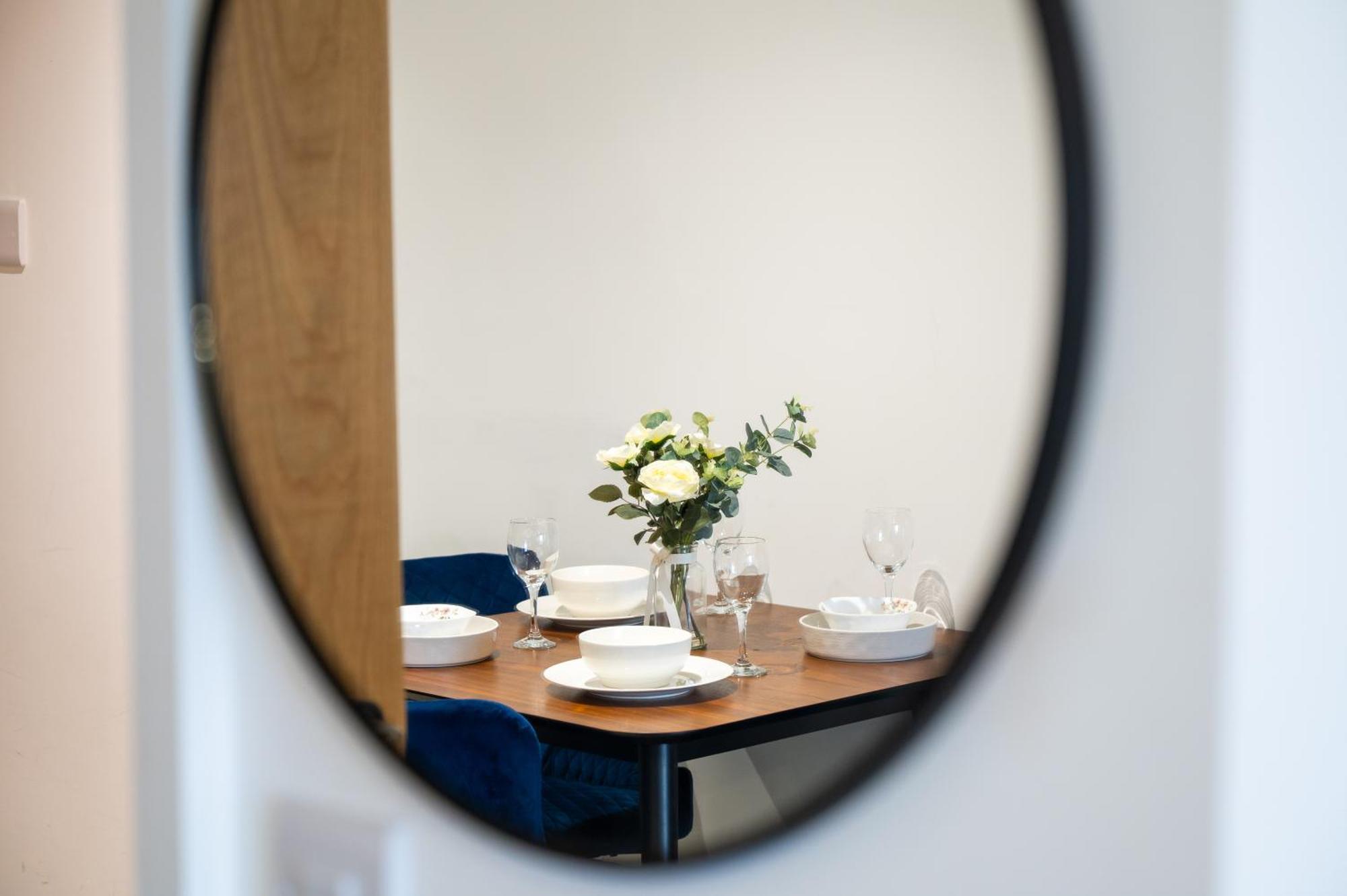 Stylish & Spacious Salford Quays One Bedroom High Floor Apartment With Balcony Mánchester Exterior foto